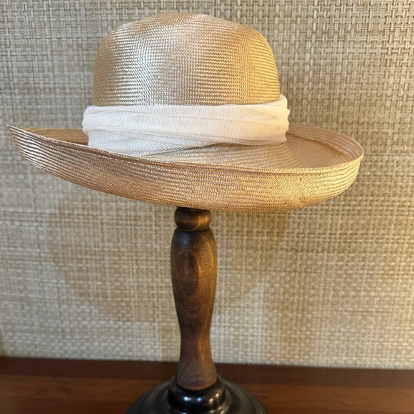 🌟HP🌟VTG 1990s Liz Claiborne Beige Straw Boater Hat with Netting Flowers & Band - Picture 6 of 13